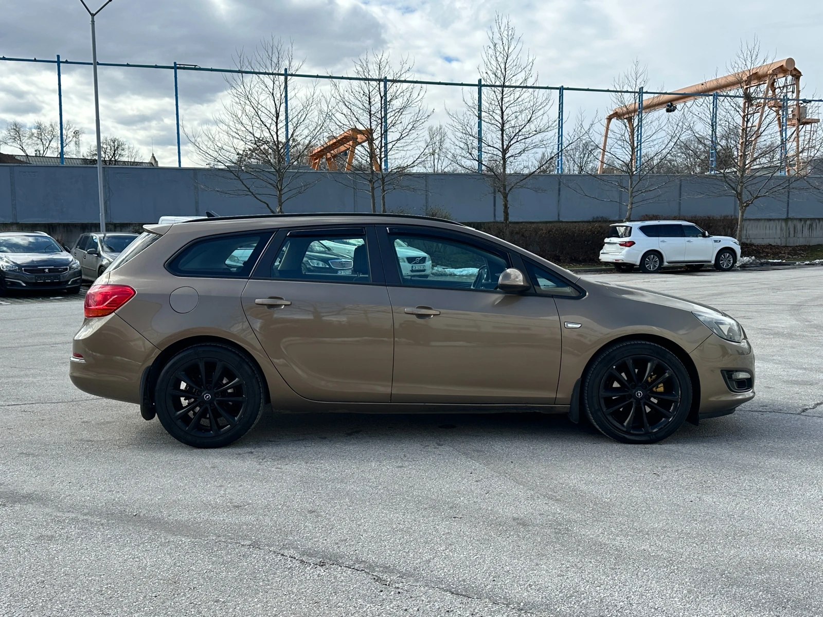 Opel Astra Sports Tourer - изображение 5