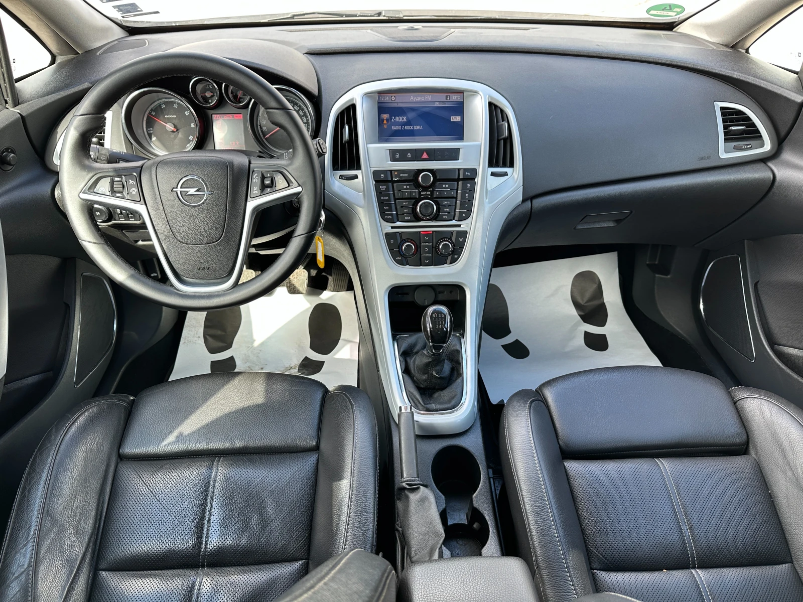 Opel Astra Sports Tourer - изображение 10