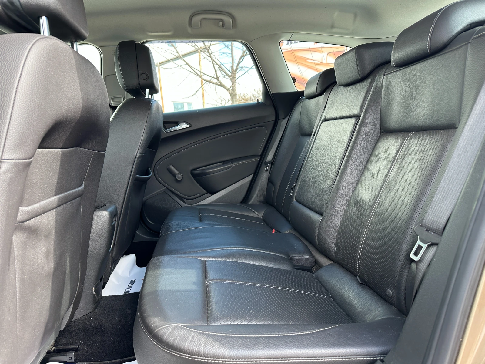 Opel Astra Sports Tourer - изображение 9