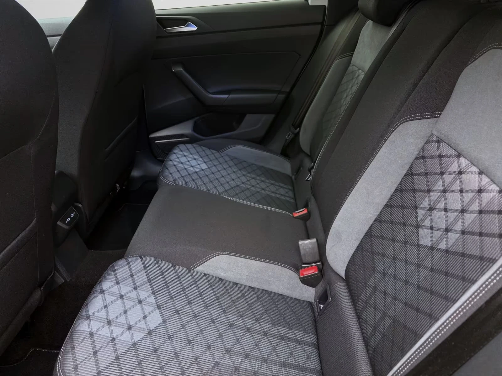 VW Taigo 1.5TFSI/150HP/R-LINE/DSG/CAM/BLACKSTYLE/NAVI/191z, снимка 15 - Автомобили и джипове - 53944903