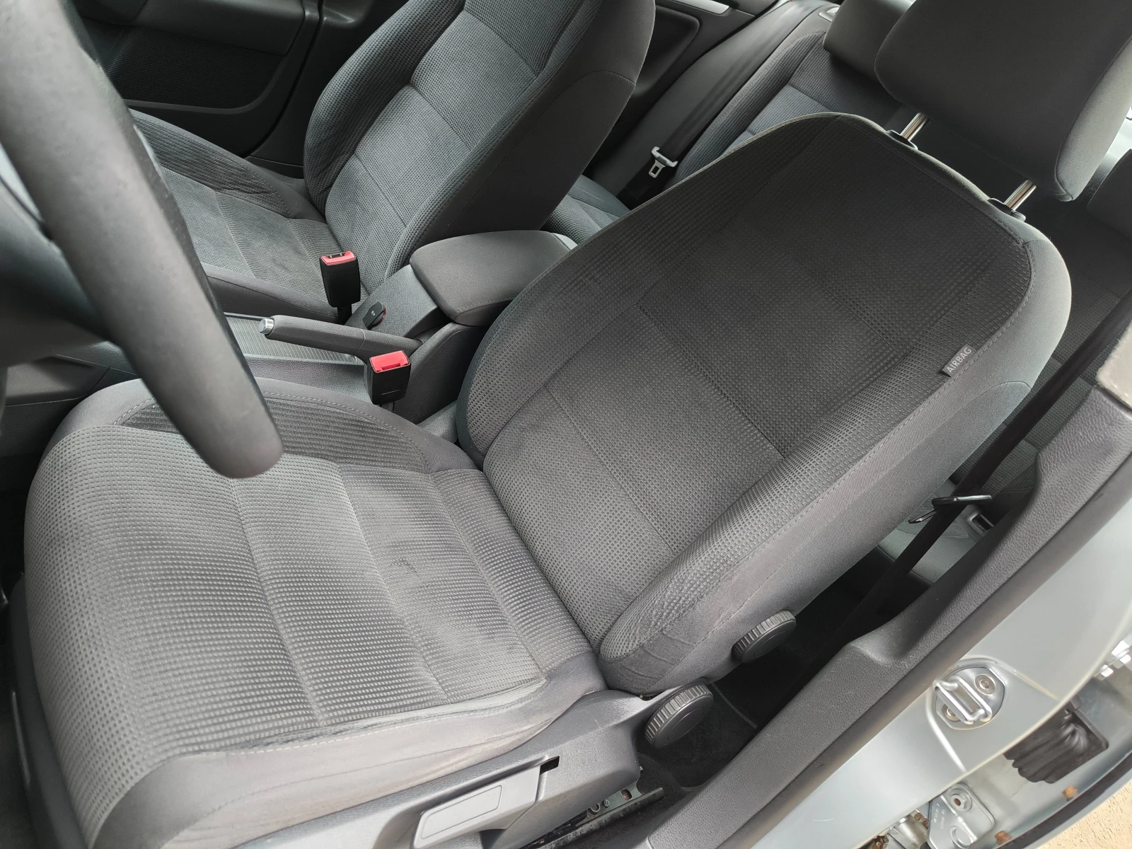 VW Jetta 1, 9 Т.D.i-105k.c.НАВИ, ПЕРФЕКТЕН, снимка 11 - Автомобили и джипове - 53998148