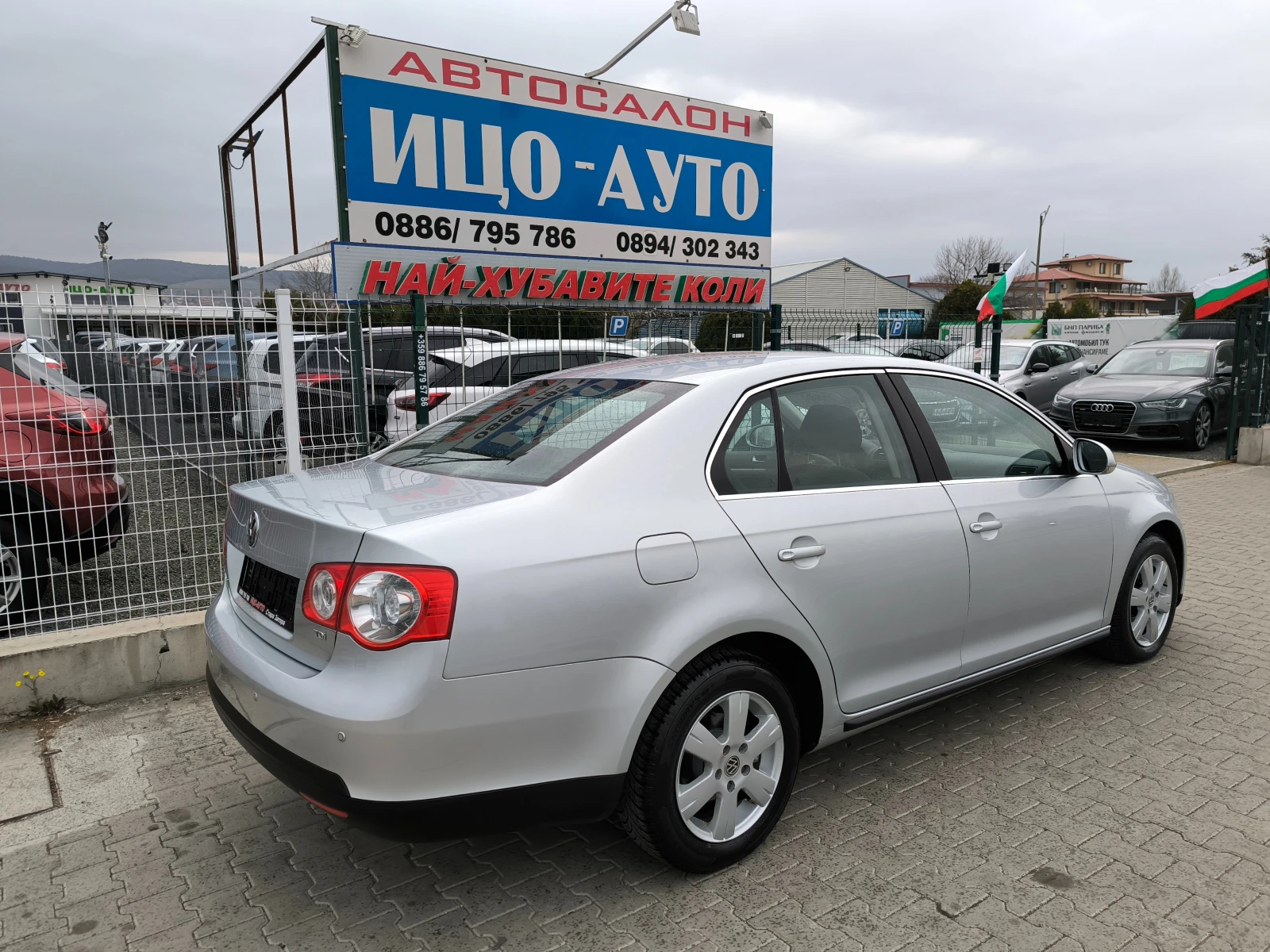 VW Jetta 1, 9 Т.D.i-105k.c.НАВИ, ПЕРФЕКТЕН, снимка 6 - Автомобили и джипове - 53998148