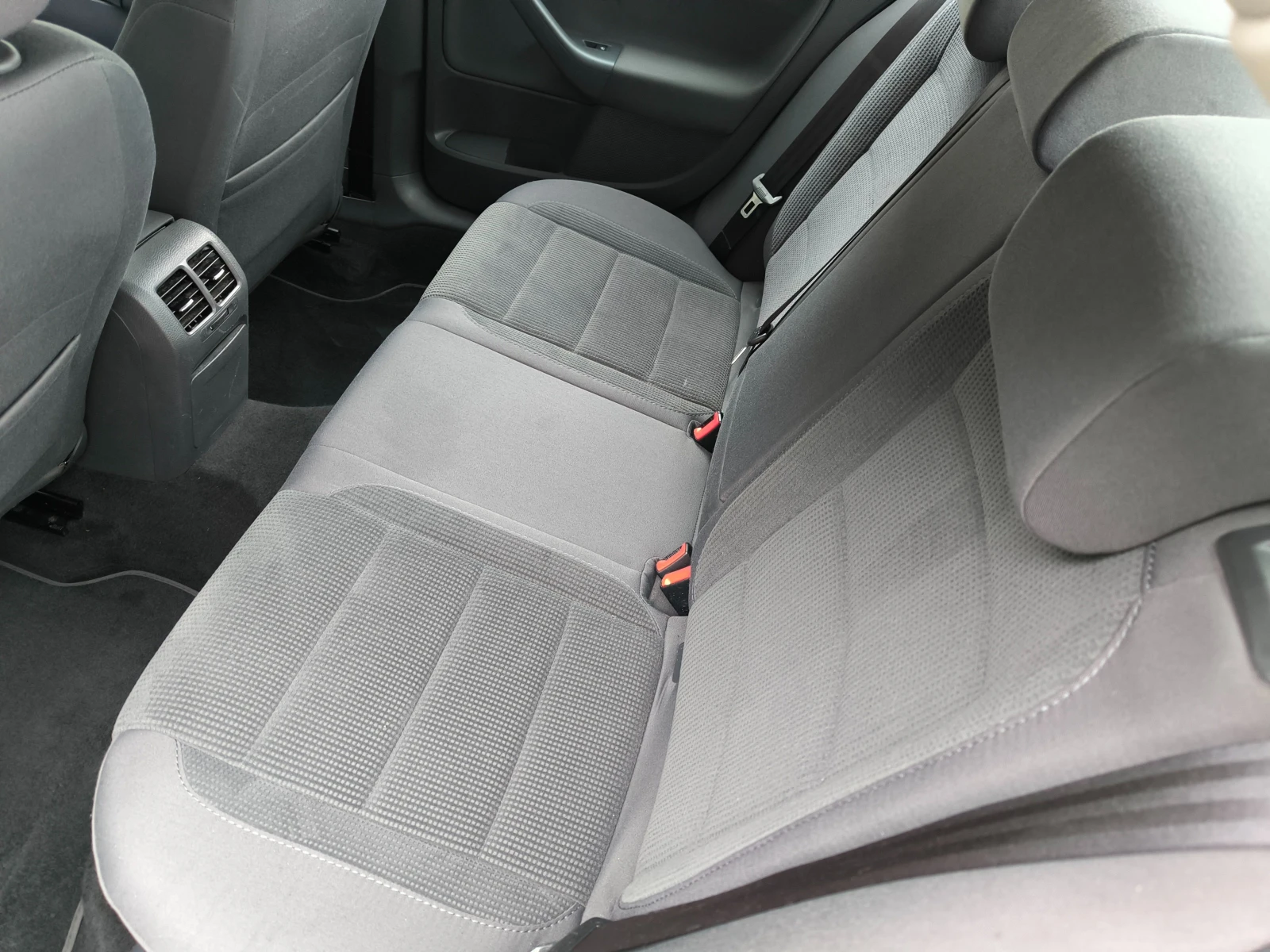 VW Jetta 1, 9 Т.D.i-105k.c.НАВИ, ПЕРФЕКТЕН, снимка 12 - Автомобили и джипове - 53998148