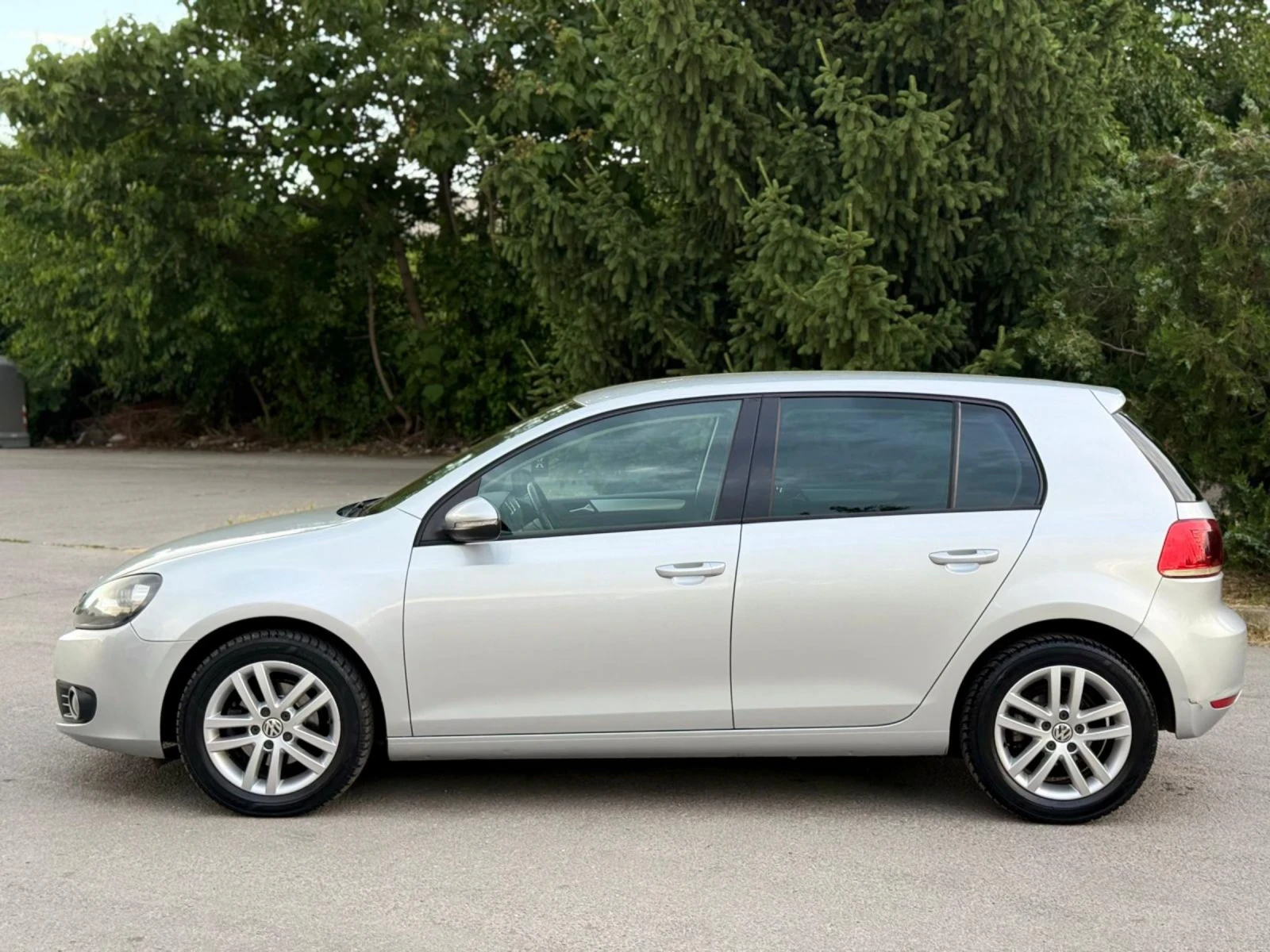 VW Golf * * 1.6TDI* * HIGHLINE* * FULL ЕКСТРИ* * ОБСЛУЖЕН*, снимка 10 - Автомобили и джипове - 54918354