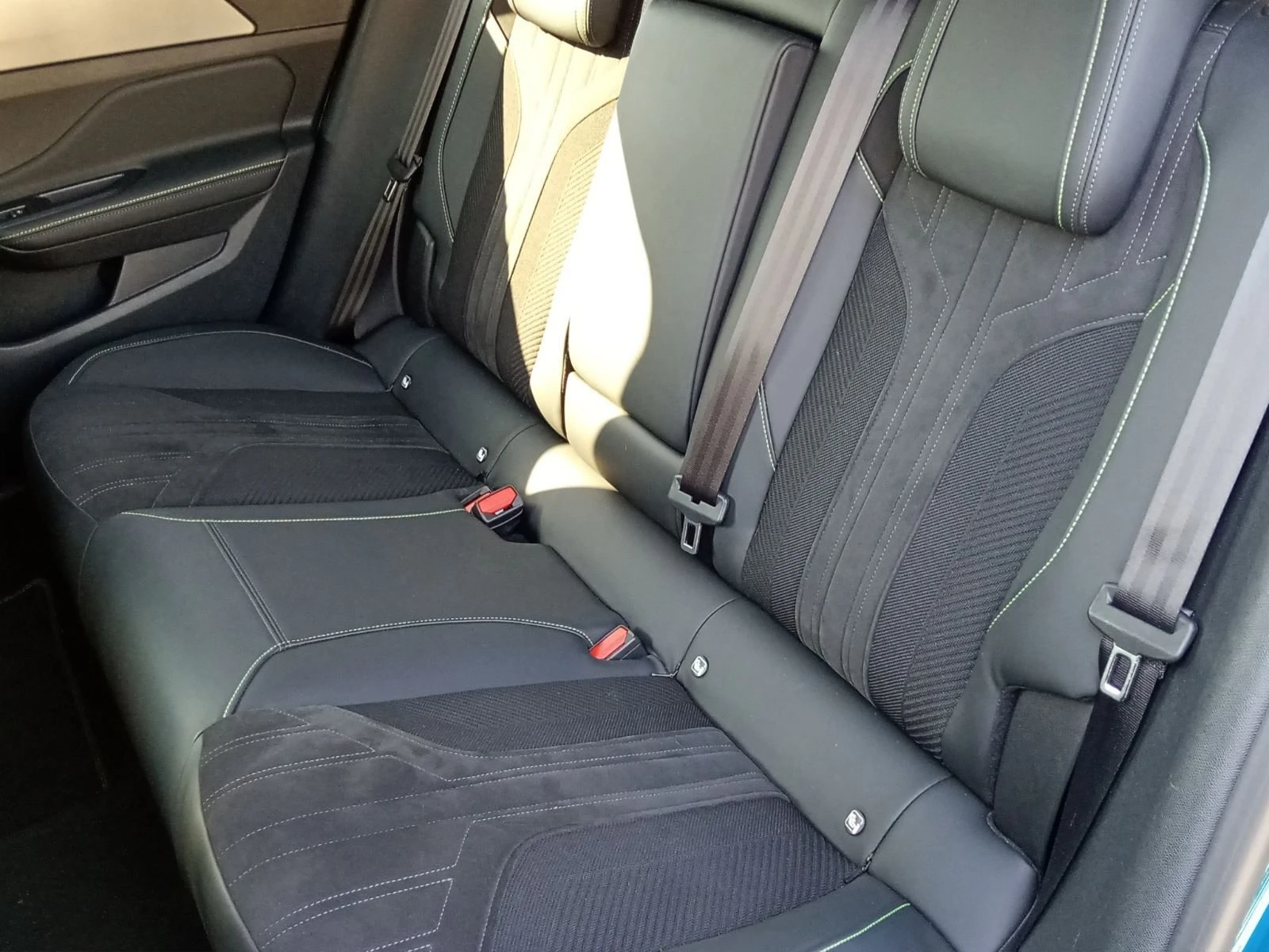 Peugeot 408 GT 1, 2 PureTech 130 EAT8 EURO 6.4//2212610, снимка 12 - Автомобили и джипове - 56018815