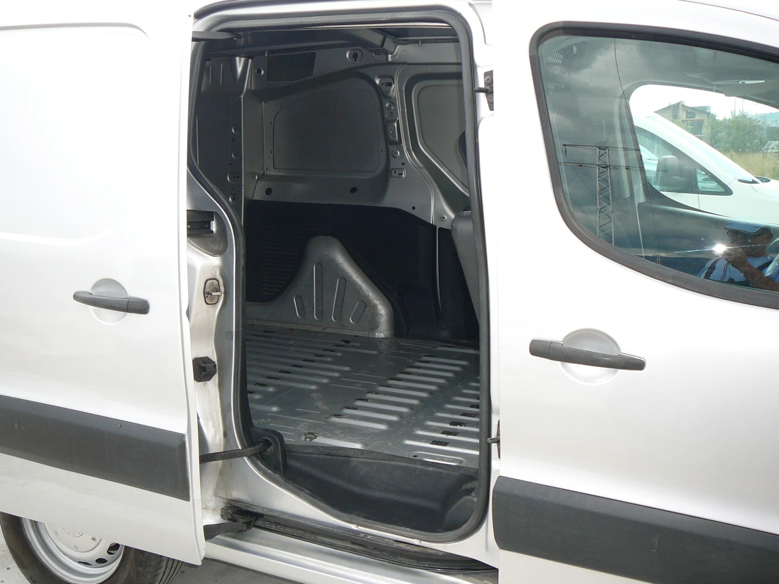 Citroen Berlingo 1.6 hdi MAXI, снимка 7 - Автомобили и джипове - 56121505