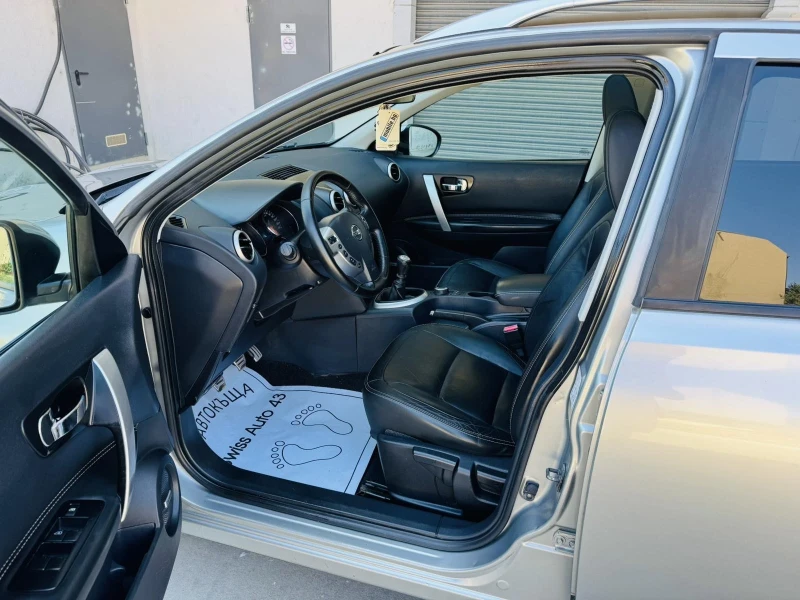 Nissan Qashqai 2.0i 4x4 + Кожа, снимка 9 - Автомобили и джипове - 51162233