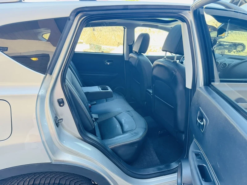 Nissan Qashqai 2.0i 4x4 + Кожа, снимка 14 - Автомобили и джипове - 51162233