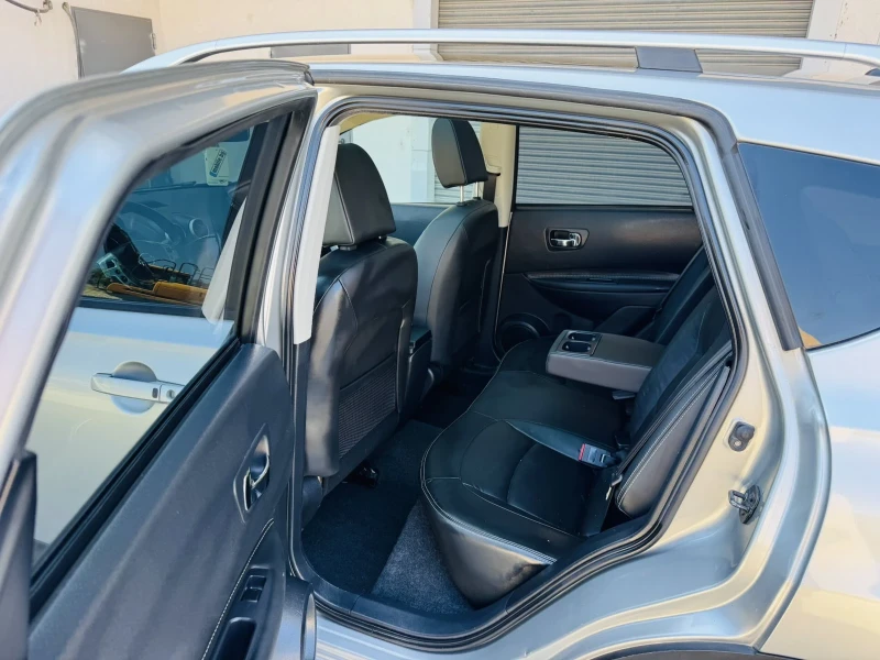Nissan Qashqai 2.0i 4x4 + Кожа, снимка 15 - Автомобили и джипове - 51162233