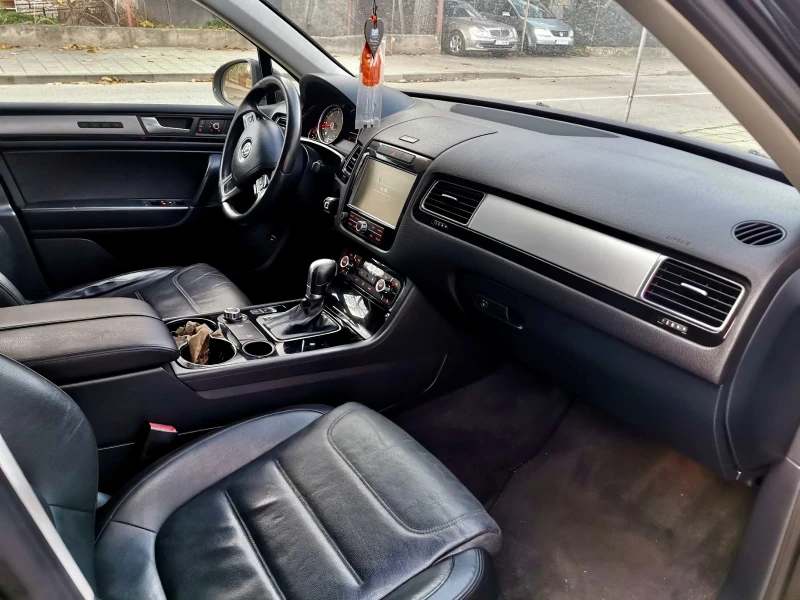 VW Touareg  hi-line, снимка 8 - Автомобили и джипове - 52506481