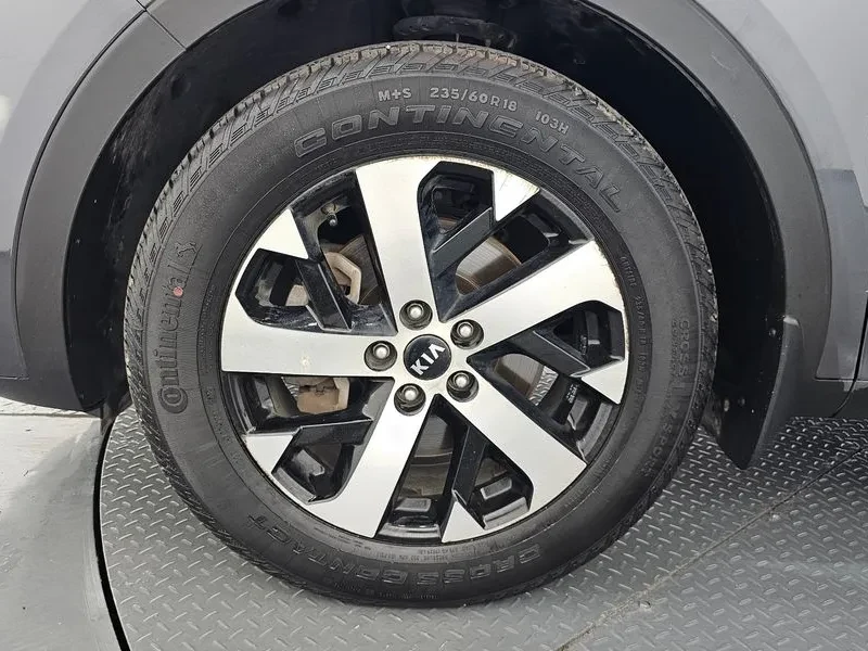 Kia Sorento 2.2 CRDI 4WD - САМО 30% АВАНС, снимка 5 - Автомобили и джипове - 56018248