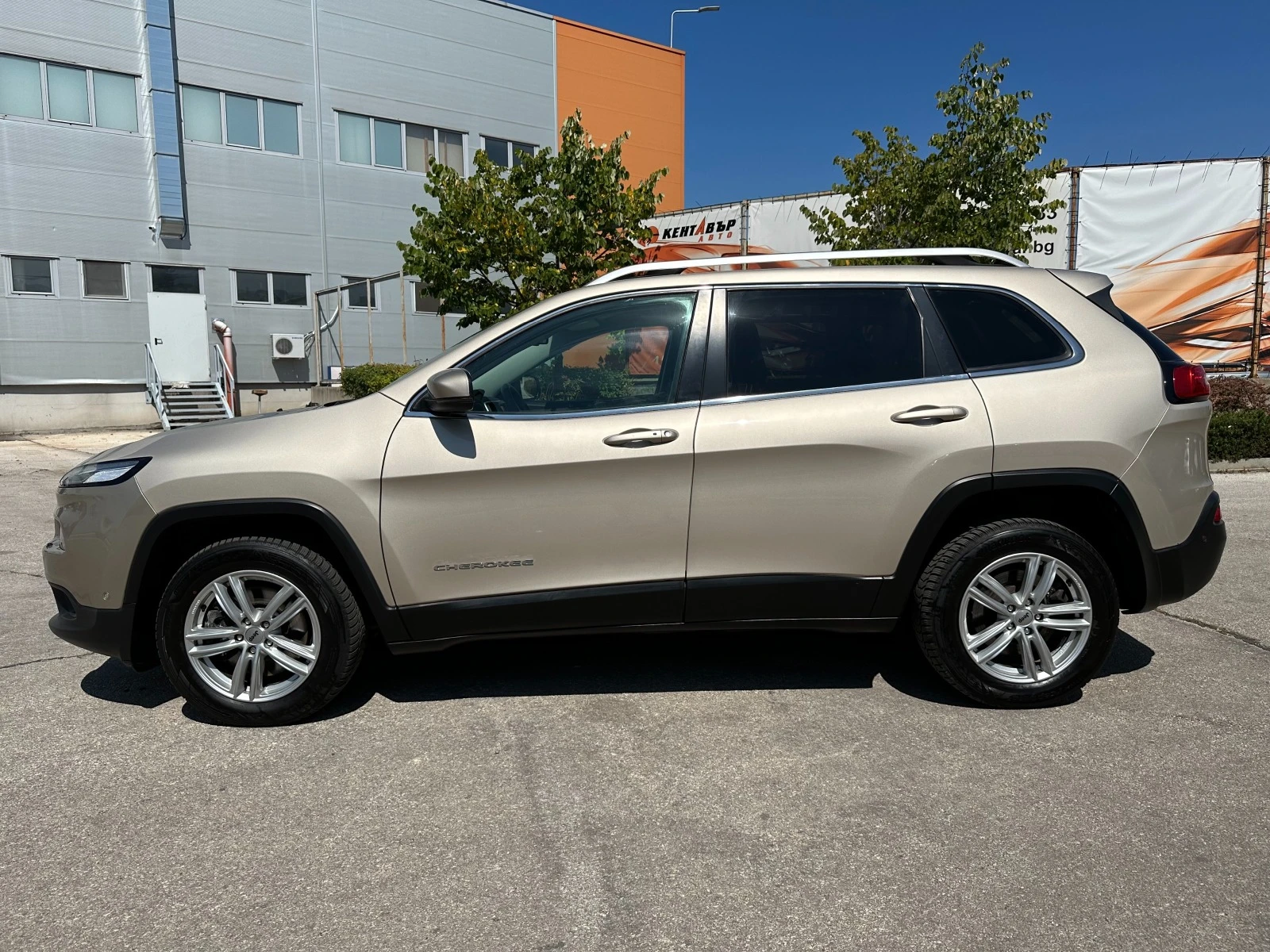 Jeep Cherokee 2.0CRDI Limited 170к.с. Всички Есктри - изображение 2