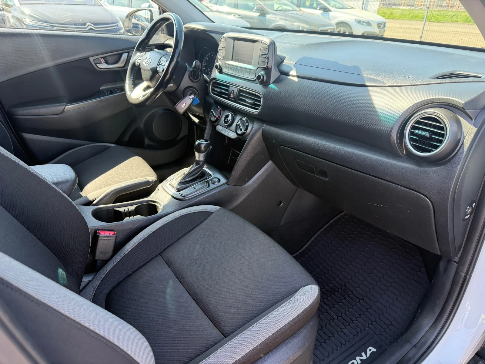 Hyundai Kona 1.6i CH 4x4 AUTOMAT, снимка 11 - Автомобили и джипове - 52821261