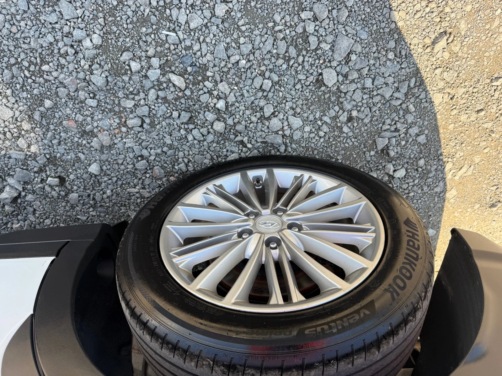 Hyundai Kona 1.6i CH 4x4 AUTOMAT, снимка 13 - Автомобили и джипове - 52821261