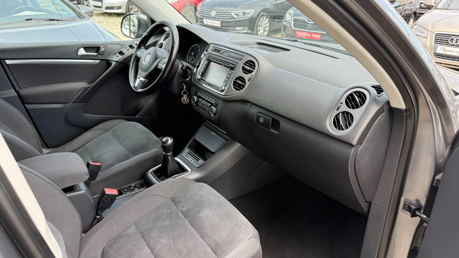 VW Tiguan 2.0TDI 4X4 ФЕЙСЛИФТ ПАНОРАМА, снимка 8 - Автомобили и джипове - 54610146