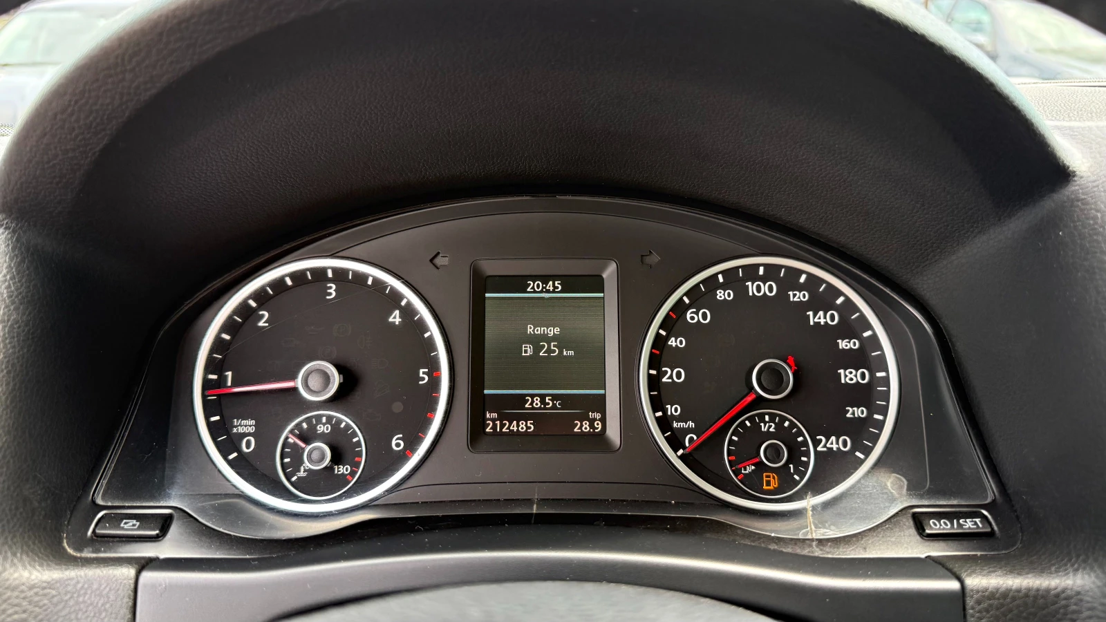 VW Tiguan 2.0TDI 4X4 ФЕЙСЛИФТ ПАНОРАМА, снимка 10 - Автомобили и джипове - 54610146