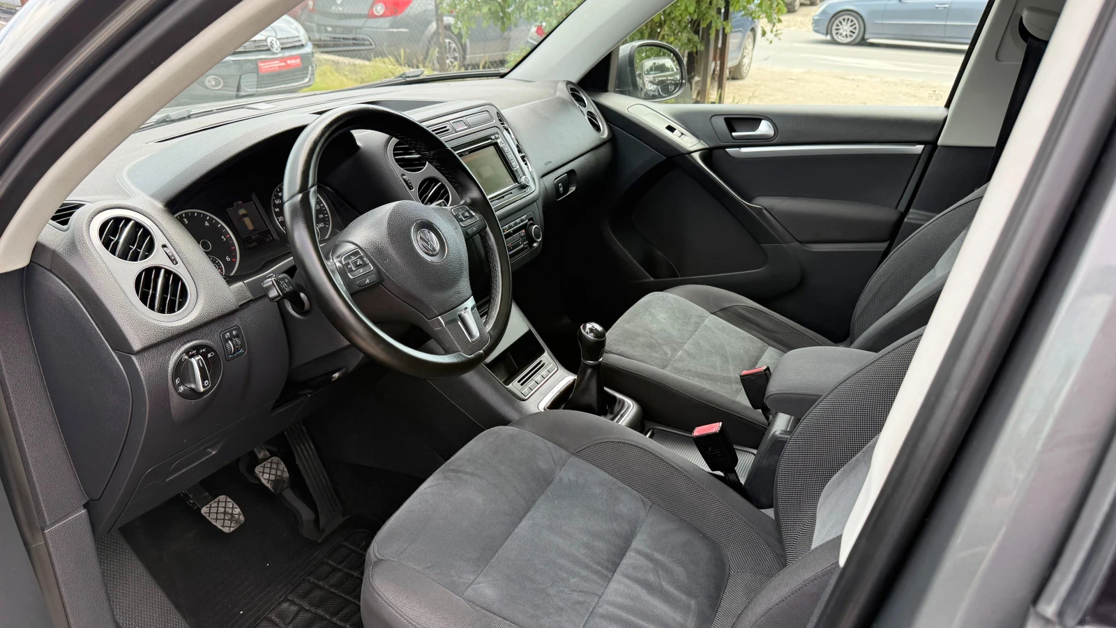 VW Tiguan 2.0TDI 4X4 ФЕЙСЛИФТ ПАНОРАМА, снимка 7 - Автомобили и джипове - 54610146