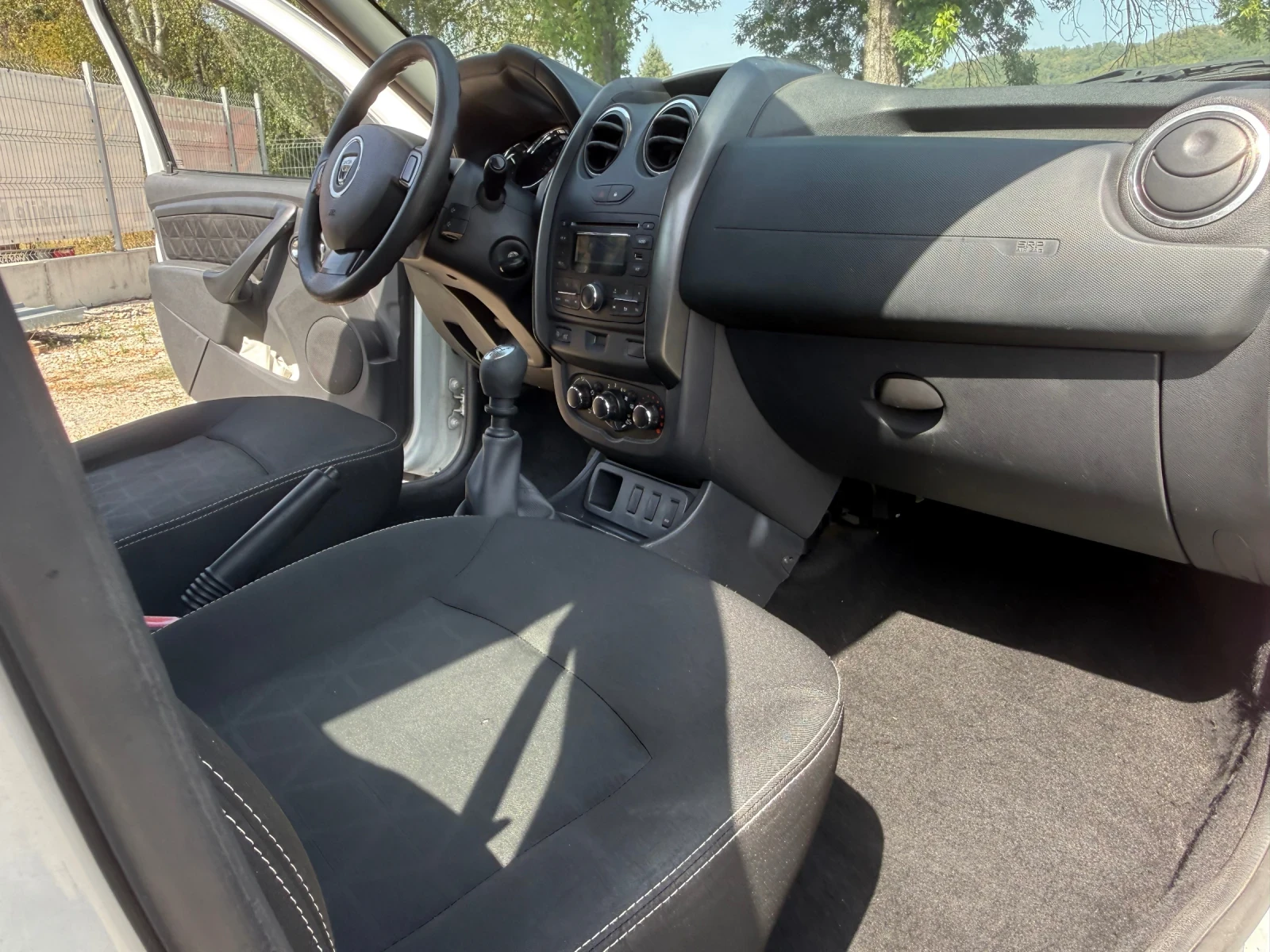 Dacia Duster 1.5dci, снимка 10 - Автомобили и джипове - 55870522