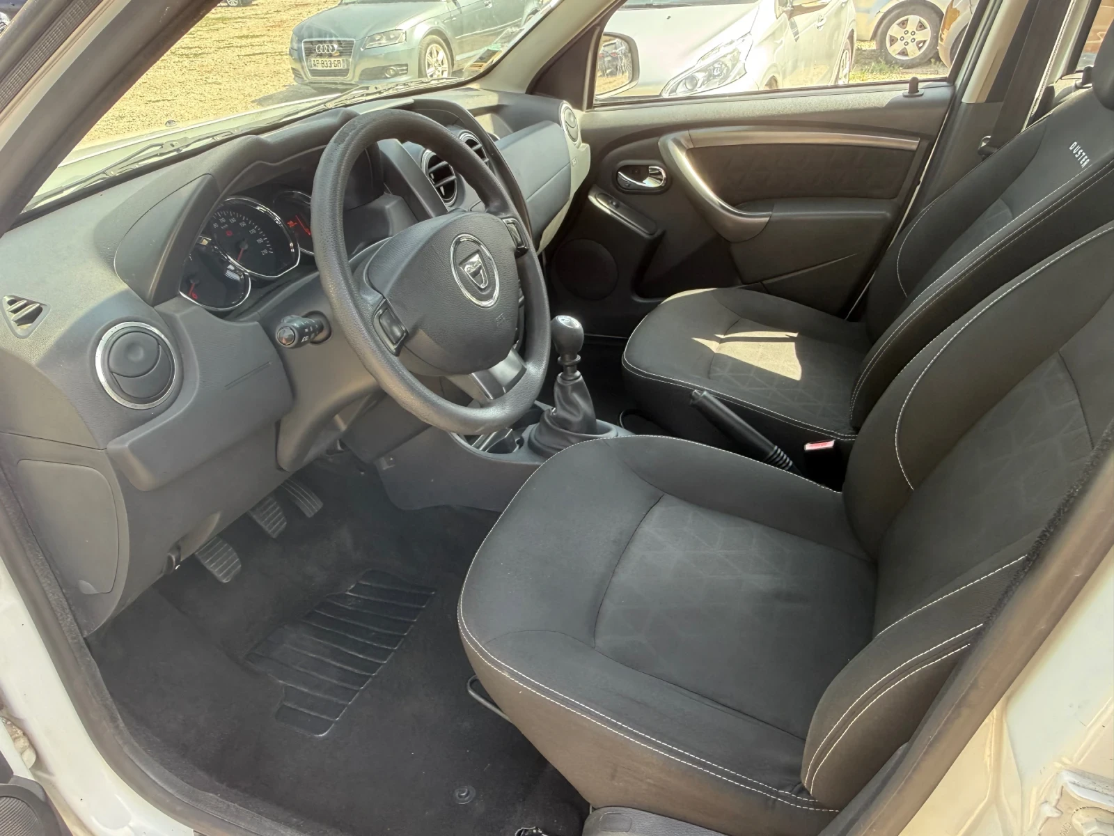 Dacia Duster 1.5dci, снимка 8 - Автомобили и джипове - 55870522