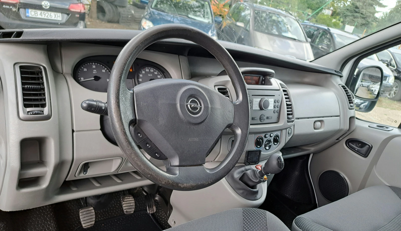 Opel Vivaro 2.5/145 кс. ТОП състояние  - изображение 8