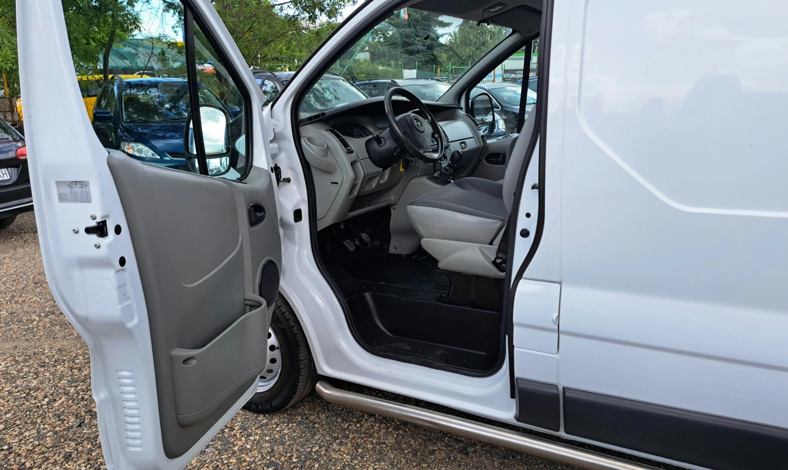 Opel Vivaro 2.5/145 кс. ТОП състояние  - изображение 5