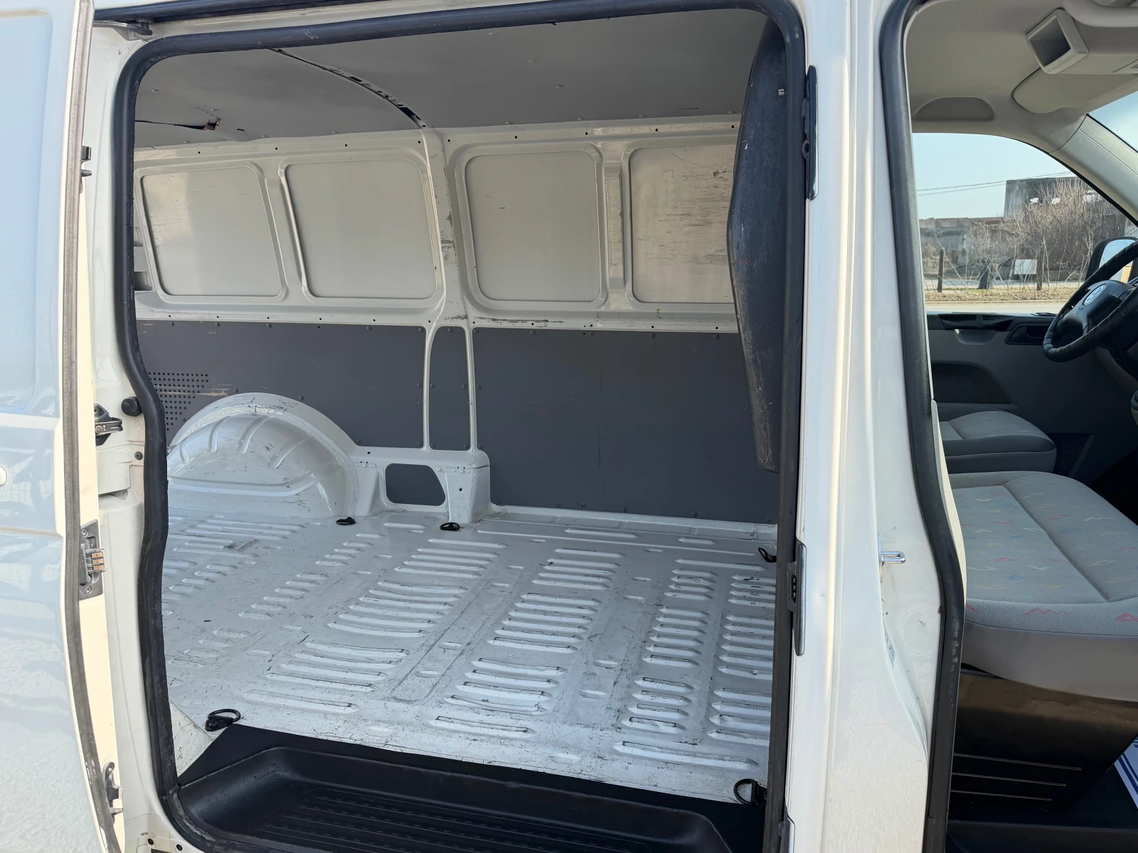 VW T5 1.9TDi MAXi климатик Лизинг, снимка 12 - Бусове и автобуси - 53652681