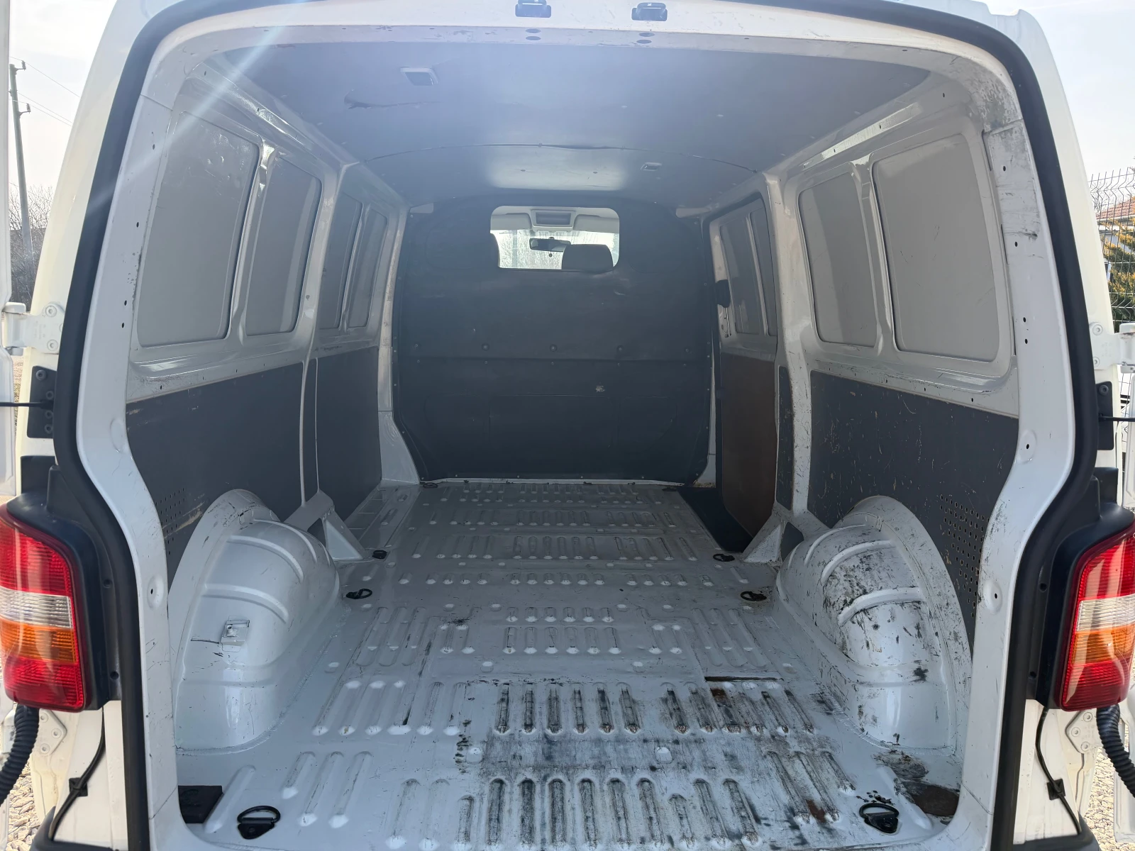 VW T5 1.9TDi MAXi климатик Лизинг, снимка 13 - Бусове и автобуси - 53652681