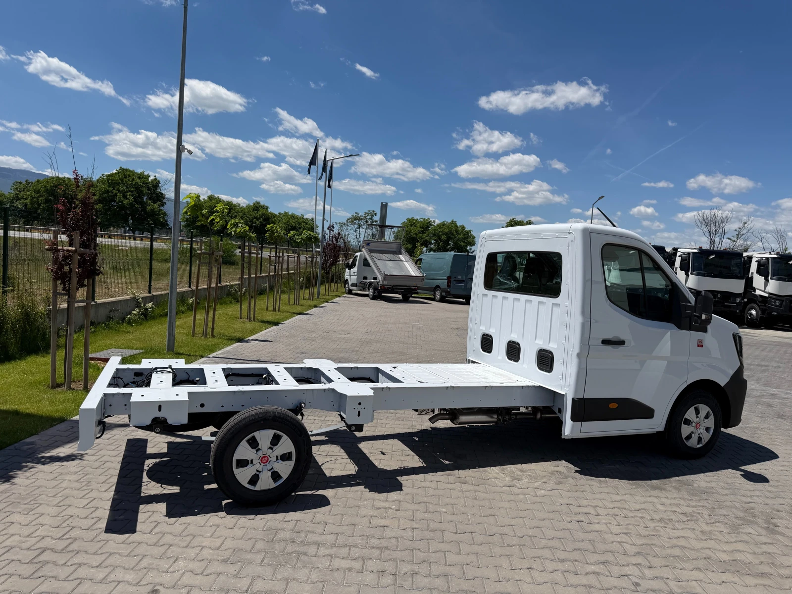 Renault Master * RED EDITION* * ШАСИ КАБИНА* * ЧИСТО НОВ* * L3H1*, снимка 6 - Бусове и автобуси - 54712910