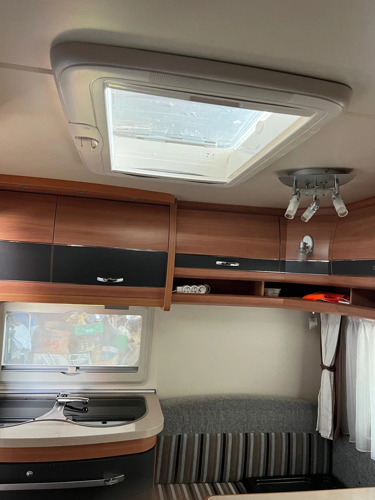 Каравана Hobby De LUXE 400 sfe - изображение 2