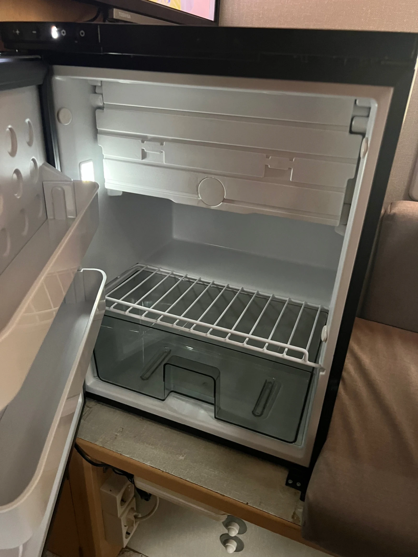 Кемпер Mitsubishi L200, снимка 9 - Каравани и кемпери - 54063429