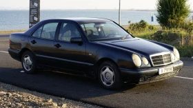 Mercedes-Benz E 200, снимка 3