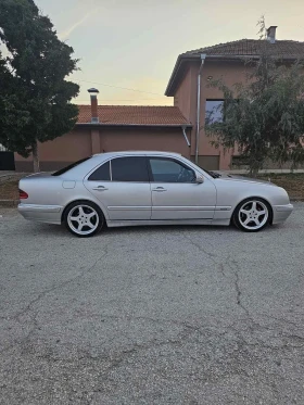 ������ Mercedes-Benz E 320