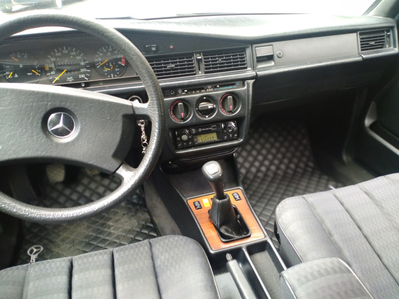 Mercedes-Benz 190 1.8 бензин  климатик 5 ск. ОРИГИНАЛ, снимка 13 - Автомобили и джипове - 46447627