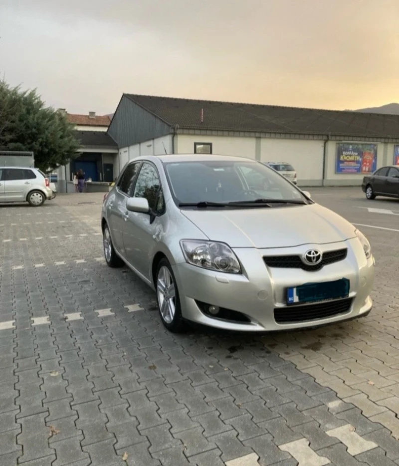 Toyota Auris 2.2 D-4D, снимка 2 - Автомобили и джипове - 46951583