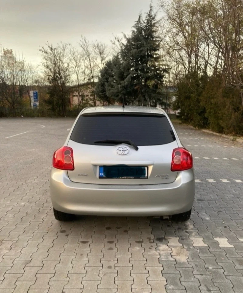 Toyota Auris 2.2 D-4D, снимка 5 - Автомобили и джипове - 46951583