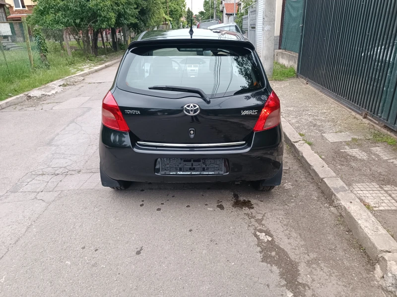 Toyota Yaris 1.0, снимка 3 - Автомобили и джипове - 52350842