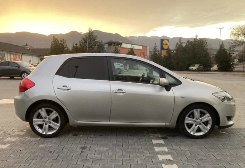 Toyota Auris 2.2 D-4D, снимка 1 - Автомобили и джипове - 46951583