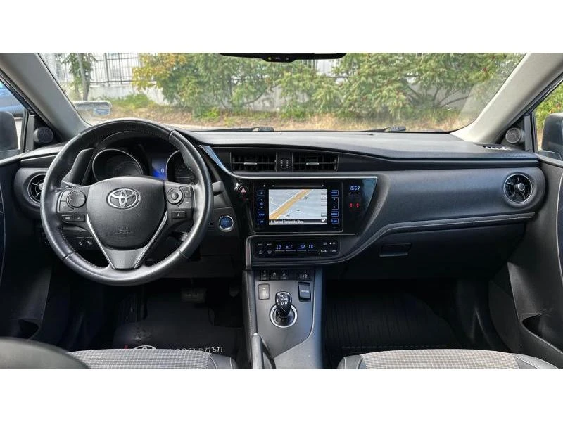 Toyota Auris, снимка 8 - Автомобили и джипове - 48013038