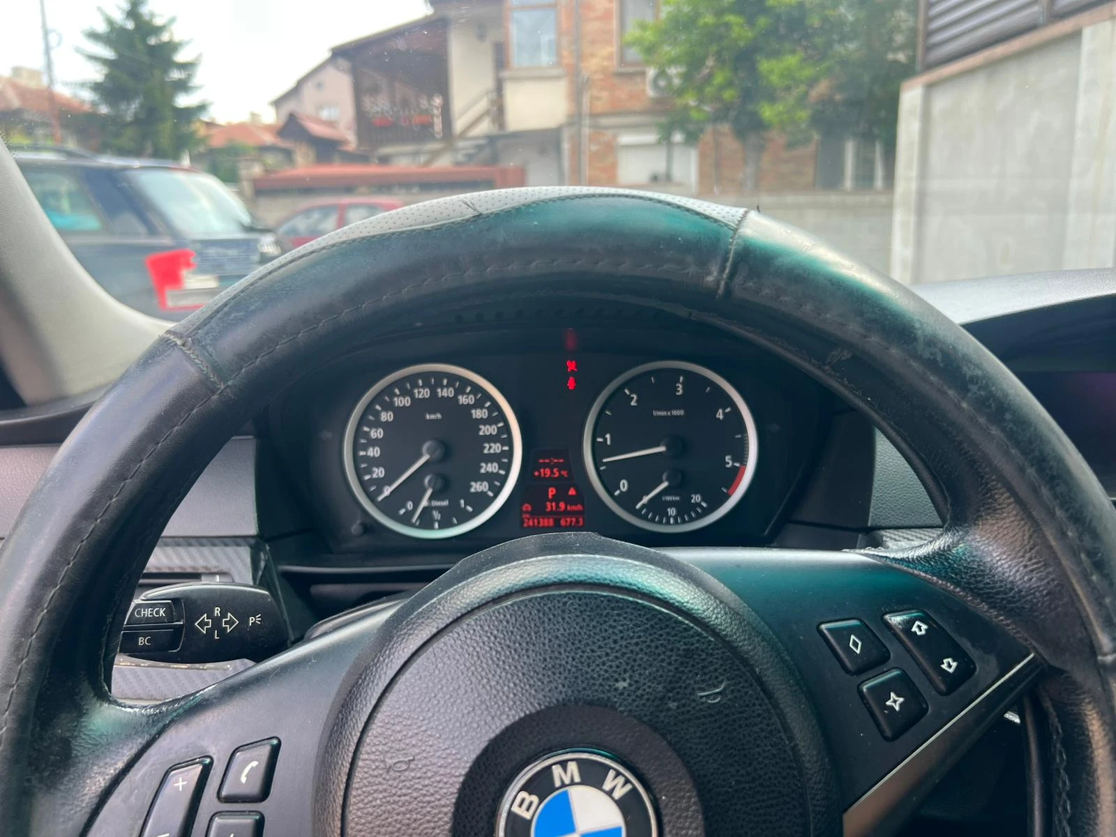 BMW 530 3.0 - изображение 10
