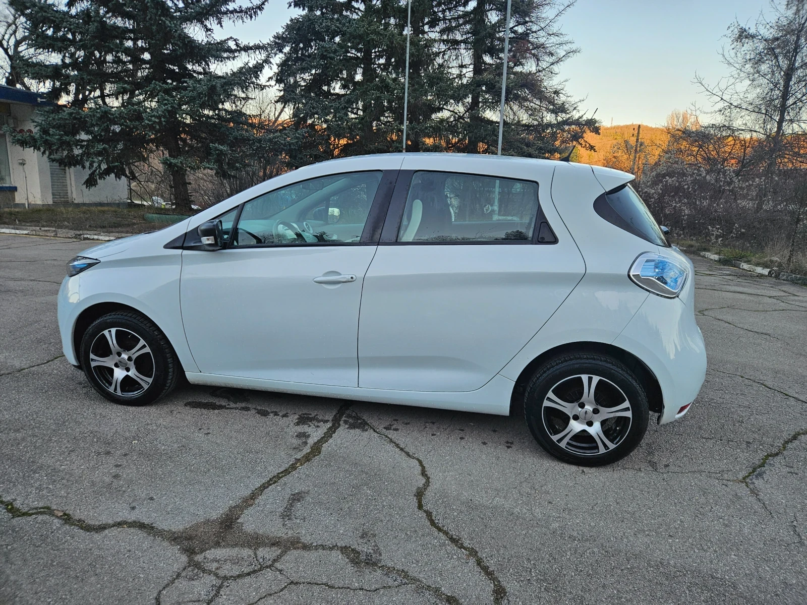 Renault Zoe Z.E 41kwh Life - изображение 7