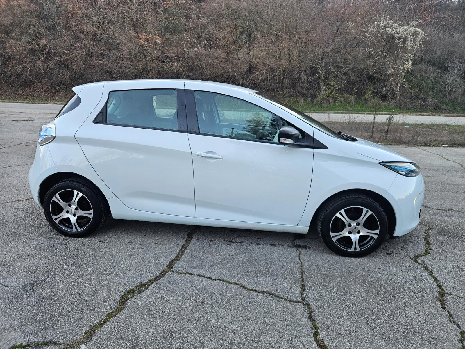 Renault Zoe Z.E 41kwh Life - изображение 8