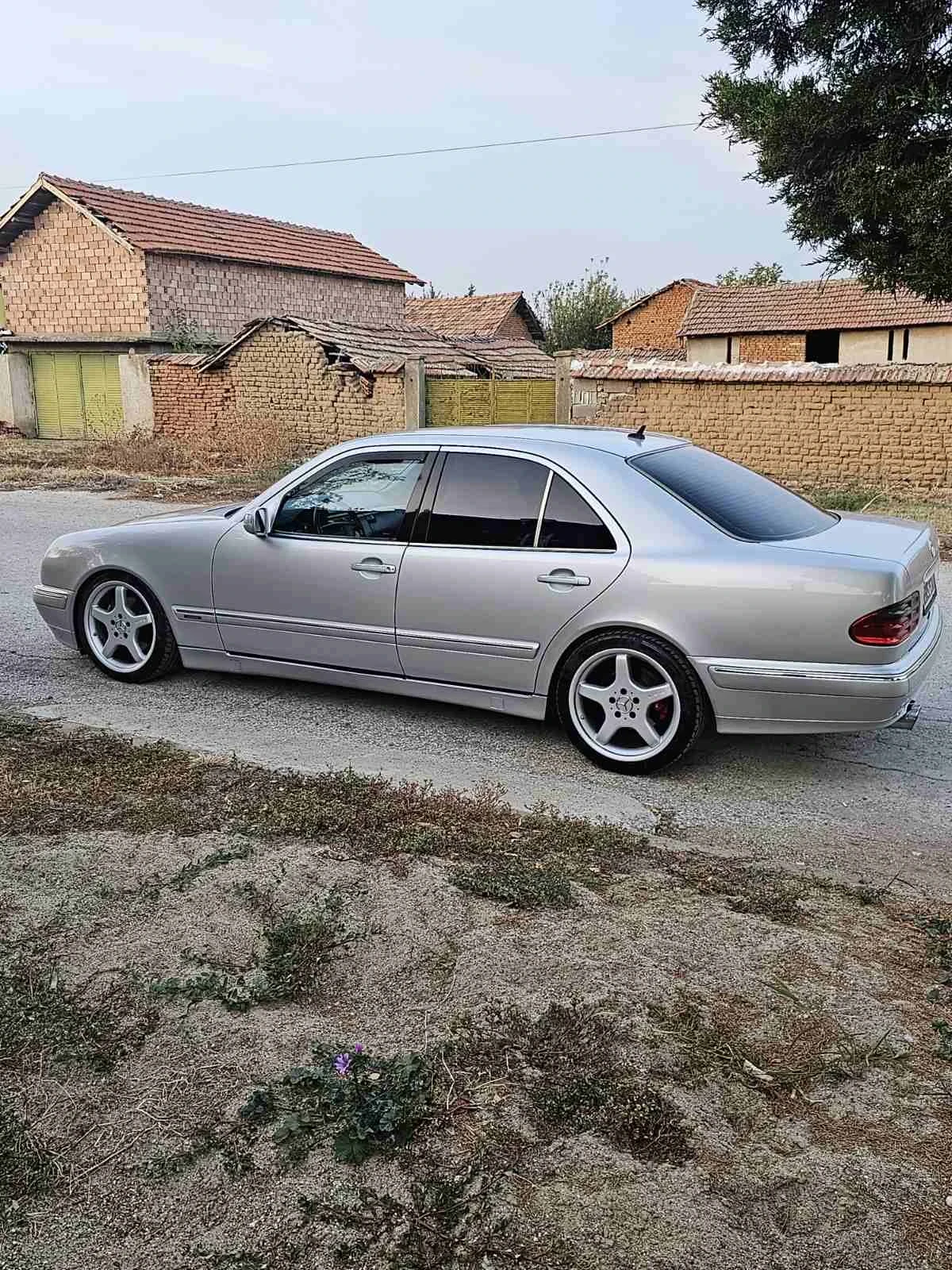 Mercedes-Benz E 320, снимка 3 - Автомобили и джипове - 53863873