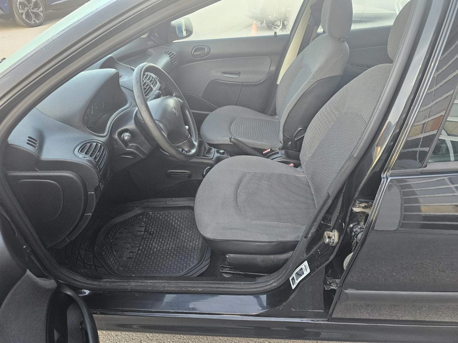 Peugeot 206 1.4 , снимка 12 - Автомобили и джипове - 54228404