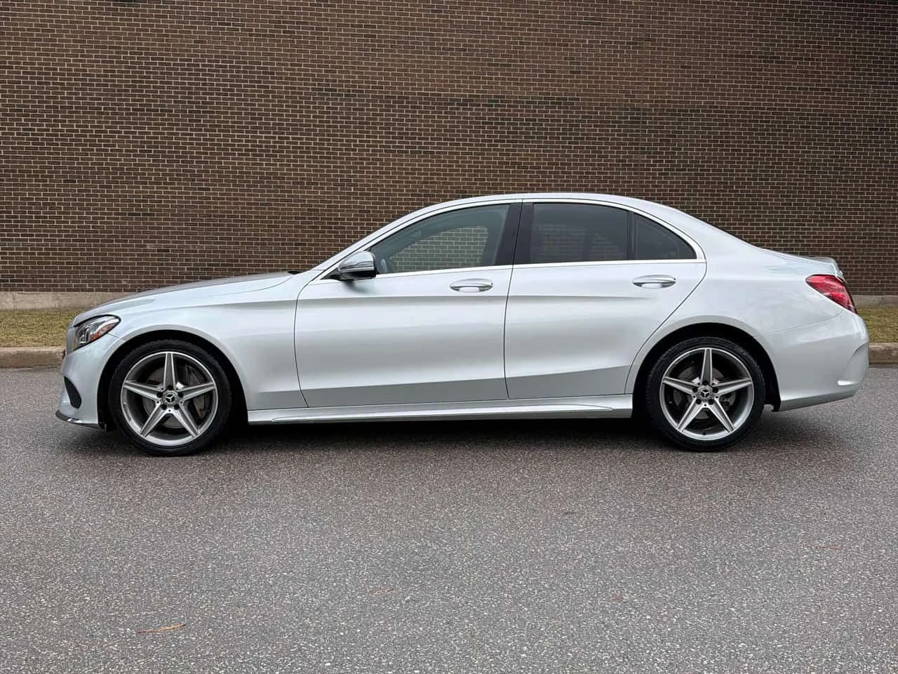 Mercedes-Benz C 300 CARFAX, снимка 1 - Автомобили и джипове - 54378395