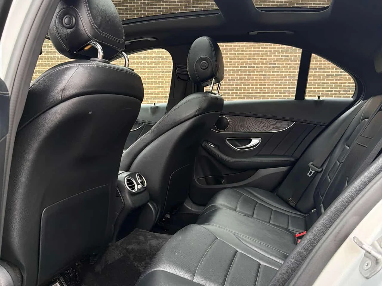 Mercedes-Benz C 300 CARFAX, снимка 10 - Автомобили и джипове - 54378395