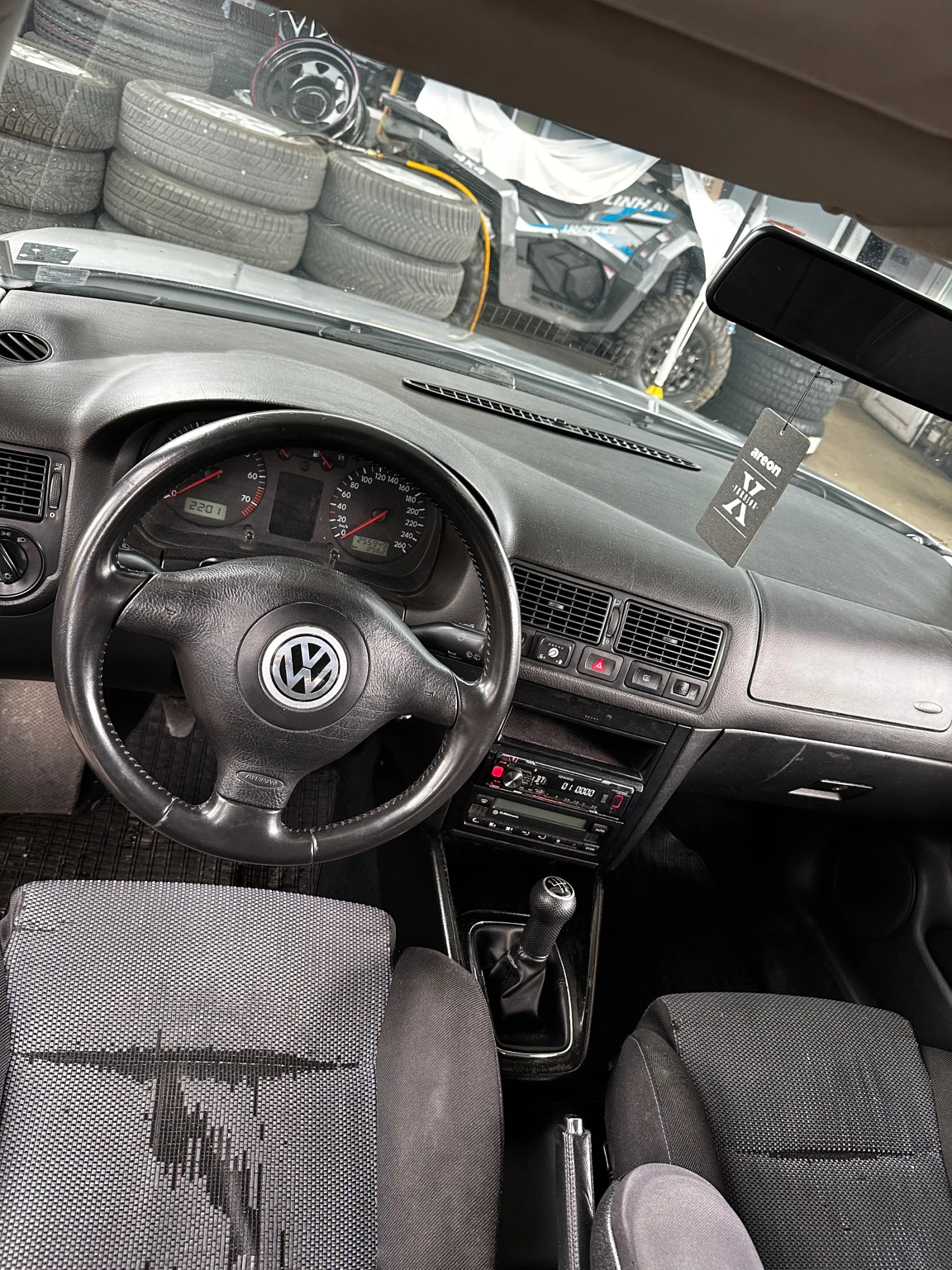 VW Golf 2.3 V5, снимка 10 - Автомобили и джипове - 54949179