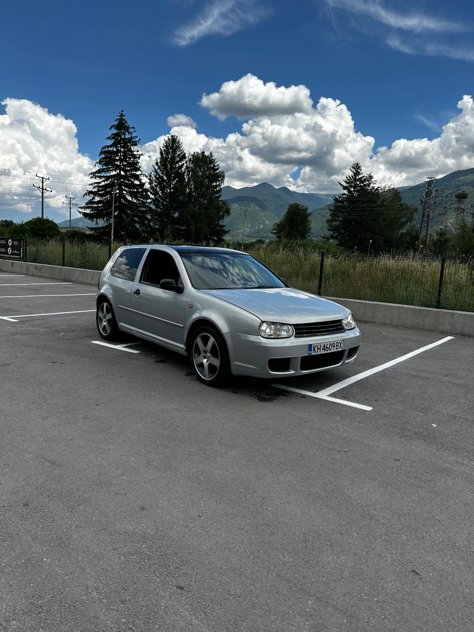 VW Golf 2.3 V5, снимка 2 - Автомобили и джипове - 54949179
