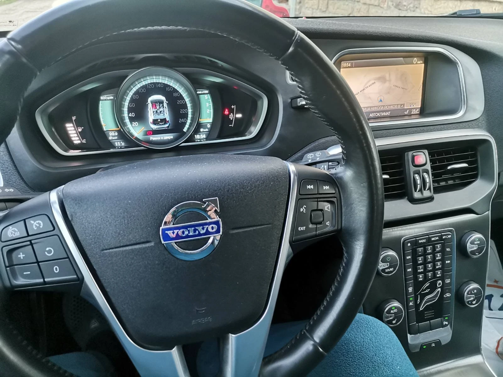 Volvo V40 D2, снимка 3 - Автомобили и джипове - 55643191