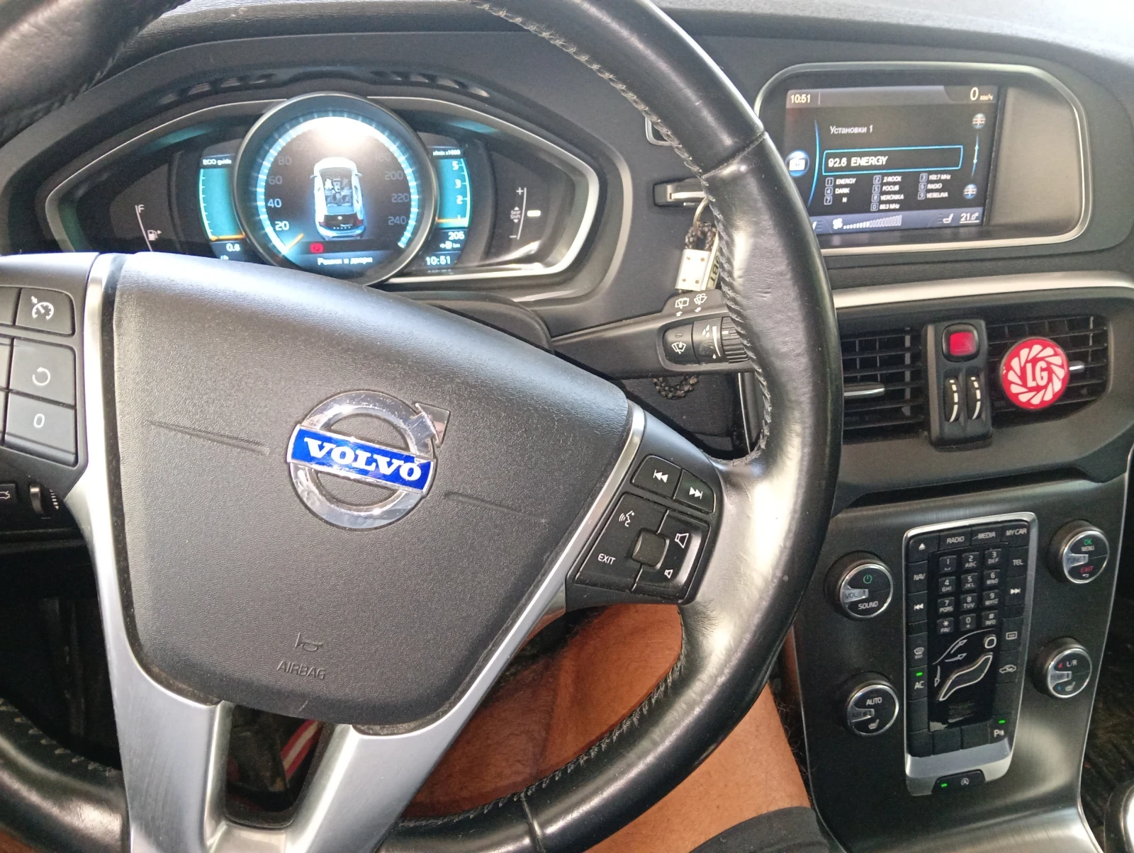 Volvo V40 D2, снимка 8 - Автомобили и джипове - 55643191