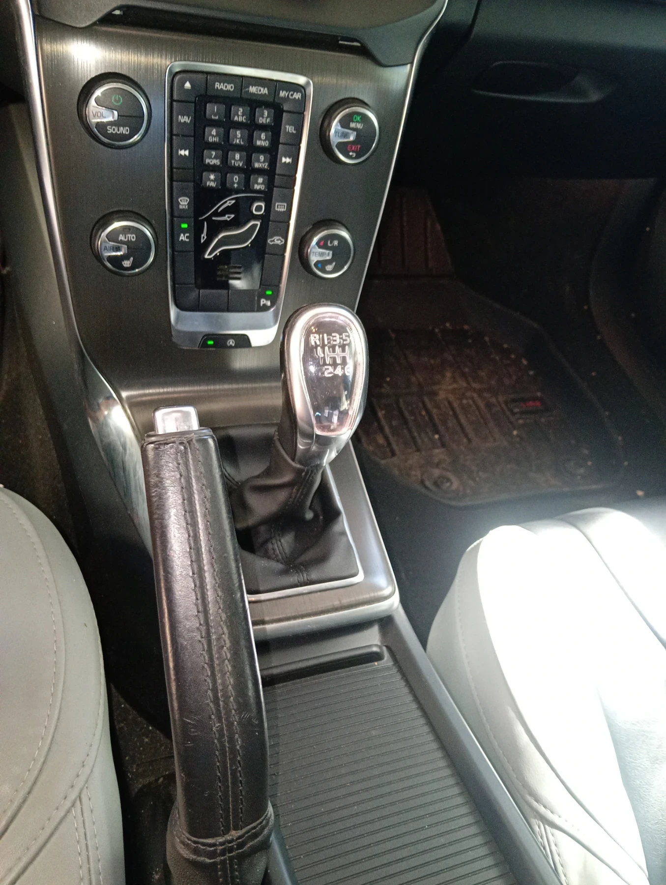 Volvo V40 D2, снимка 7 - Автомобили и джипове - 55643191